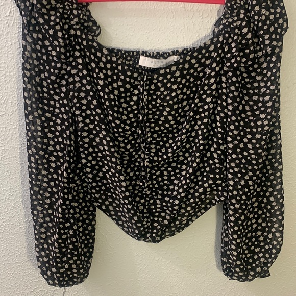 Long Sleeve Cropped Top - Picture 1 of 5